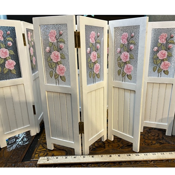Accents X2 2 Three Panel Dividers White With Pink Roses Nwt Poshmark